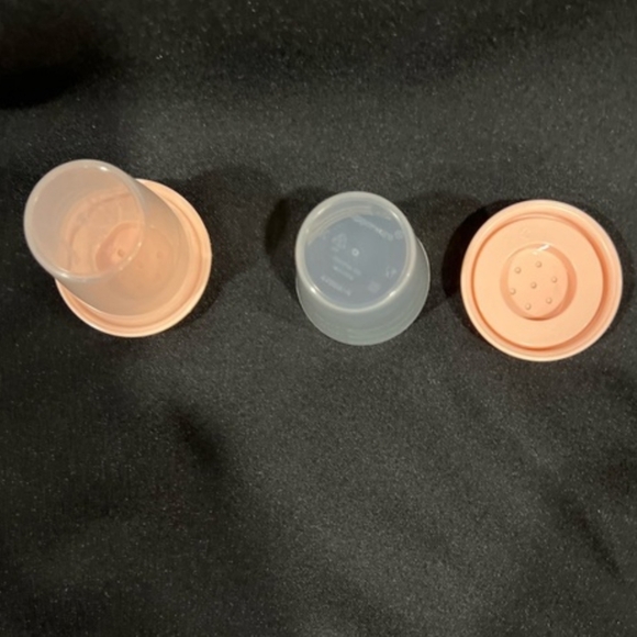 Tupperware Mini 2 oz. Midgets Salt & Pepper Shaker Travel Set Rose, Peach, Black - Picture 4 of 16